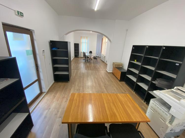 Casă individuală cu 5 camere cu Canalizare în Mărăței