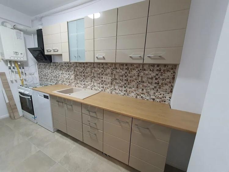 Apartament cu 3 camere decomandat, mobilat în Central