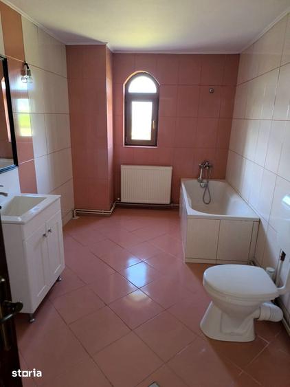 Casă cu 5 camere cu Teren 1070 Mp în Bucium