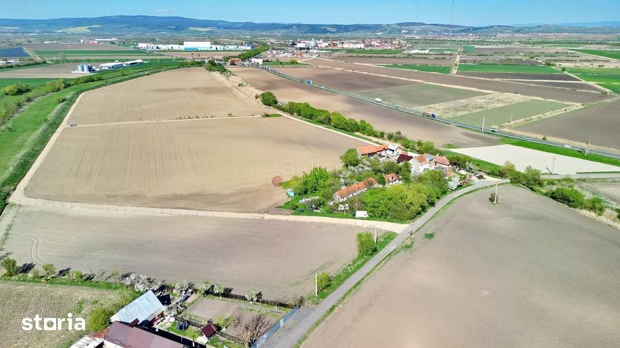 Teren de 126800 mp, în Stupini