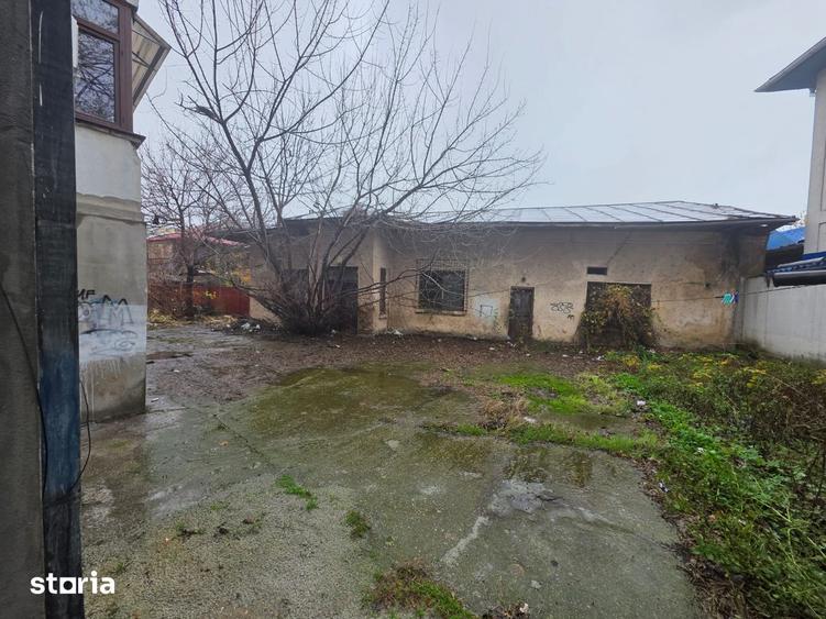 Casă cu 3 camere cu Canalizare în Central