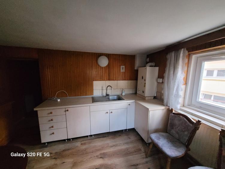 Casă cu 3 camere cu Canalizare în Poiana Țapului