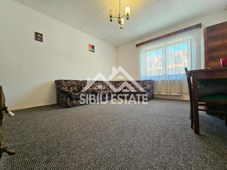 Duplex cu 5 camere cu Canalizare în Orașul de Jos