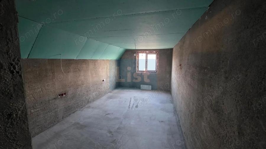 Casă cu Teren 1056 Mp în Ostrovu Corbului