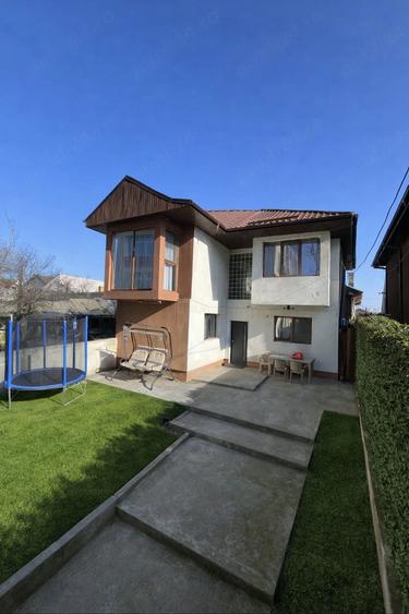 Casă cu 5 camere cu Teren 230 Mp în Central