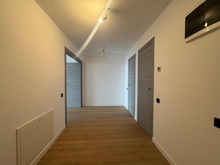 Apartament cu 3 camere semidecomandat în Floreasca