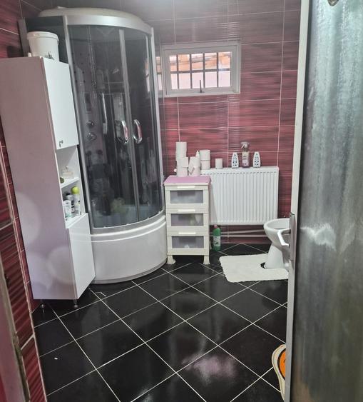 Casă cu 3 camere în Modelu