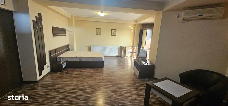 Spațiu comercial, de 902 mp, în Central