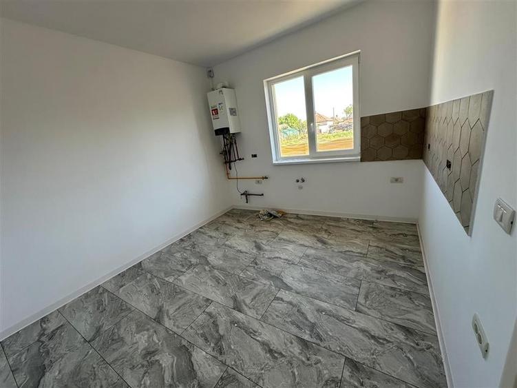 Casă individuală cu 3 camere cu Teren 265 Mp în Exterior Vest