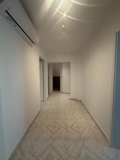 Apartament cu 3 camere decomandat în Nerva Traian