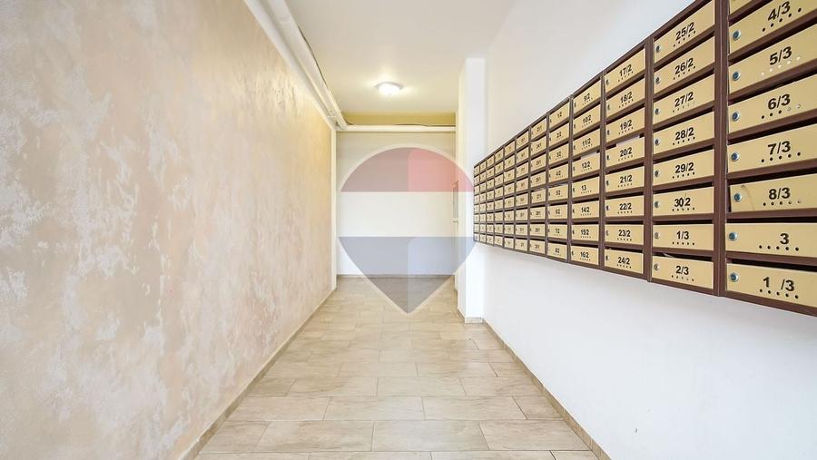 Apartament cu 3 camere decomandat, mobilat în Tractorul