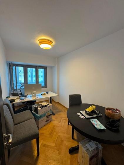Apartament cu 3 camere semidecomandat, mobilat în Victoriei
