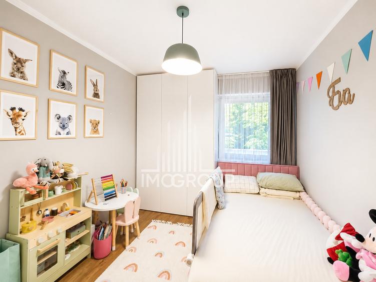 Apartament cu 3 camere semidecomandat, mobilat în Europa