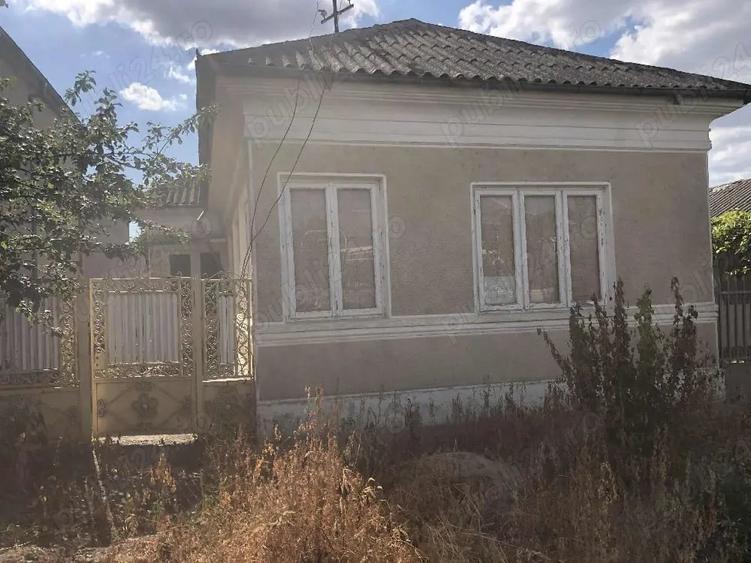 Casă cu 6 camere în Carcaliu