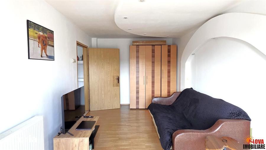 Apartament cu 2 camere decomandat în Triaj