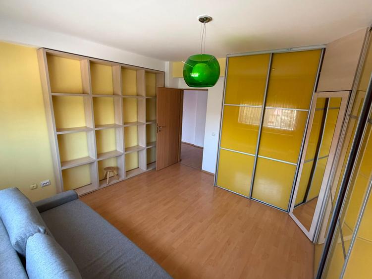 Apartament cu 3 camere decomandat în Pipera