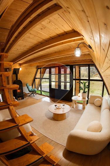 Casă cu Teren 1800 Mp în Strâmtura
