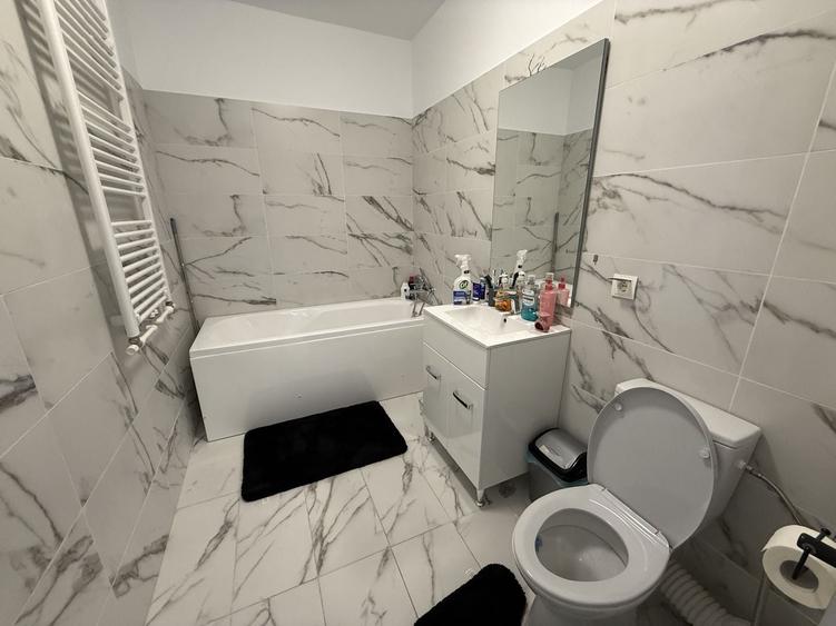 Apartament cu 3 camere semidecomandat, mobilat în Rahova
