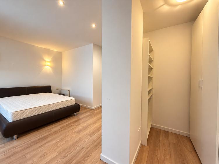 Apartament cu 4 camere semidecomandat în Dorobanți