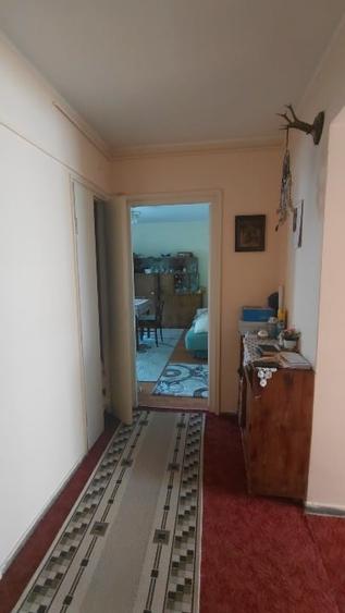 Apartament cu 3 camere decomandat, mobilat în Est