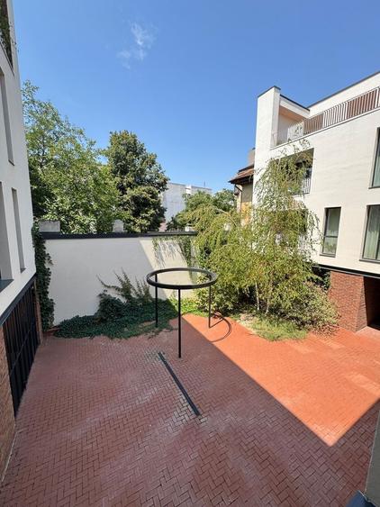 Apartament cu 3 camere semidecomandat în Polonă