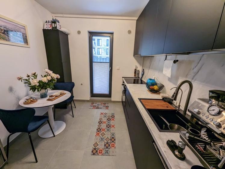 Apartament cu 2 camere decomandat, mobilat în Central