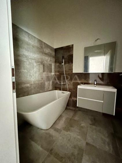 Apartament cu 3 camere semidecomandat în Florești