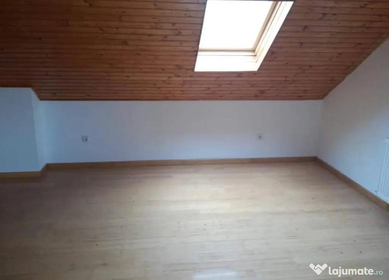 Apartament cu 4 camere decomandat în Tohanu Nou