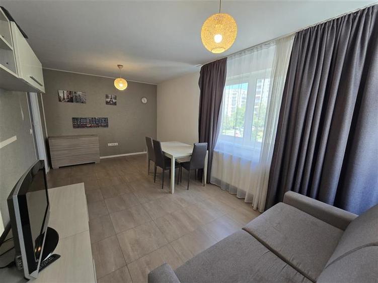 Apartament cu 2 camere decomandat, mobilat în Tractorul