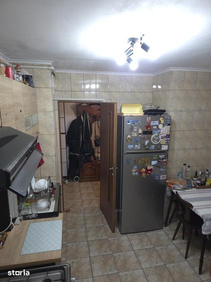Apartament cu 3 camere decomandat în Rahova