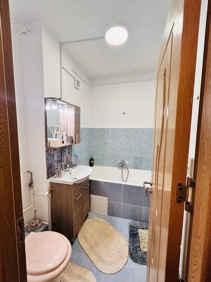 Apartament cu 2 camere decomandat în Frații Golești