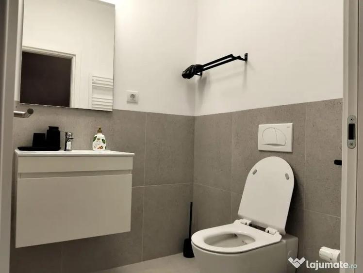 Apartament cu 2 camere decomandat în Baza 3