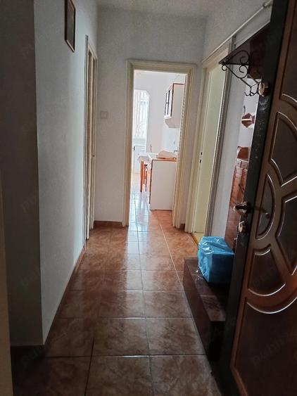 Apartament de Vanzare Semidecomandat - 1
