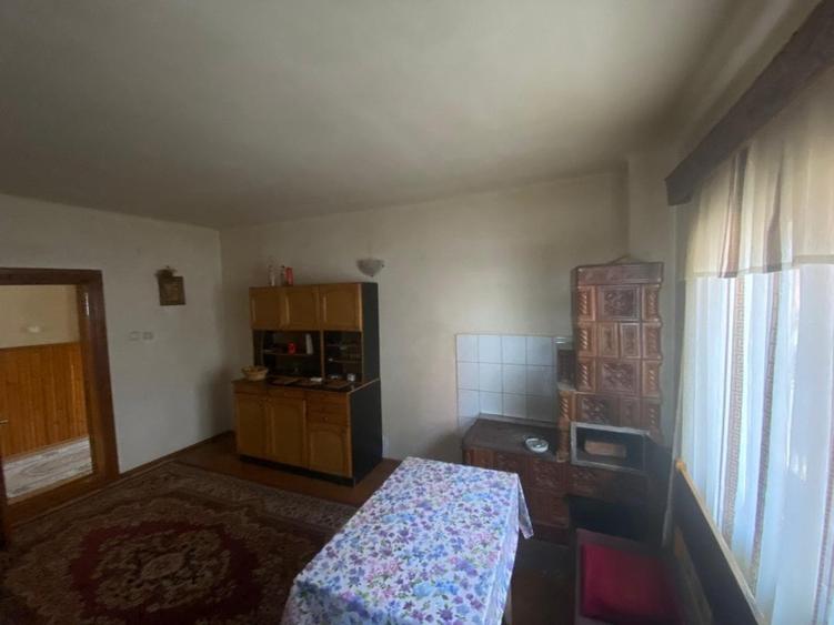 Casă individuală cu 6 camere cu Teren 412 Mp în Moroeni