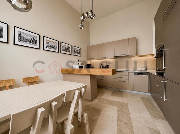 Apartament cu 3 camere semidecomandat, mobilat în Central