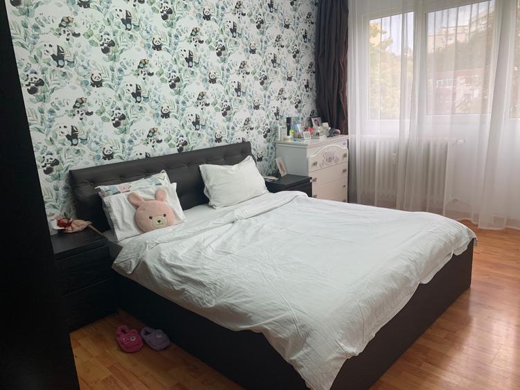 Apartament cu 3 camere semidecomandat în Berceni