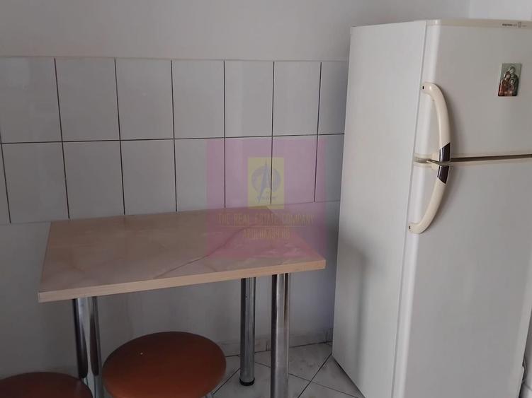 Garsonieră decomandată, mobilată în P-ța Alba Iulia
