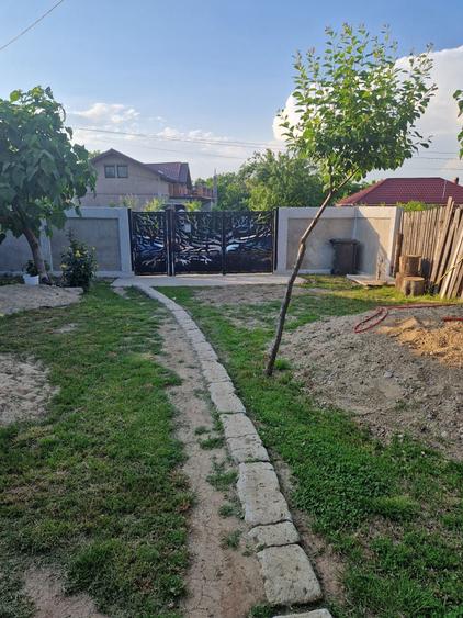 Casă cu 4 camere decomandat în Măldăeni