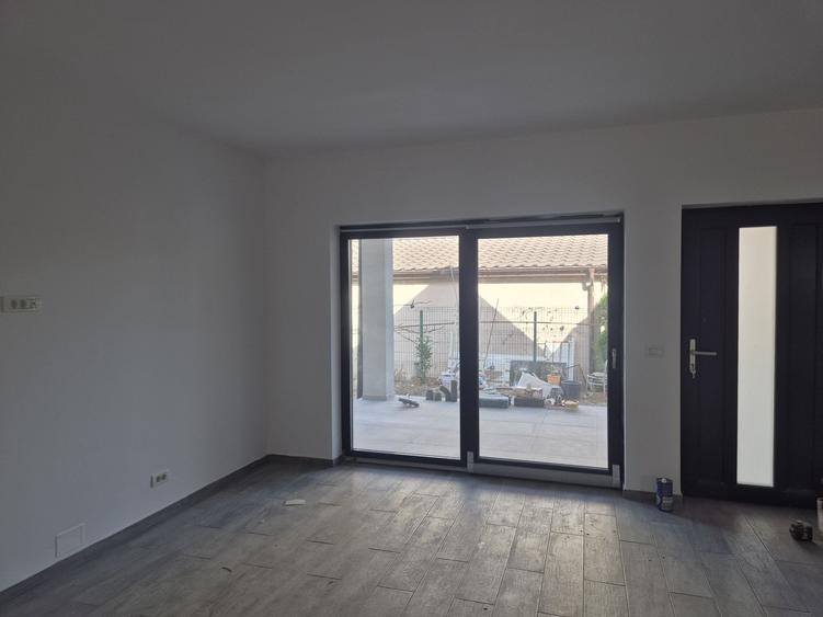 Casă cu 4 camere cu Teren 400 Mp în Berceni