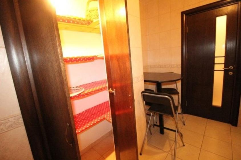 Apartament cu 3 camere semidecomandat, mobilat în Universitate