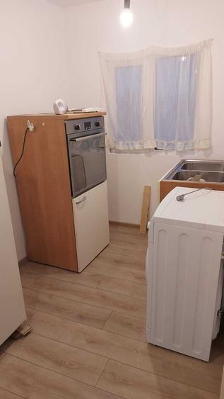 Casă cu 2 camere în Siretu