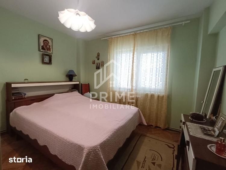 Apartament cu 4 camere decomandat în Central