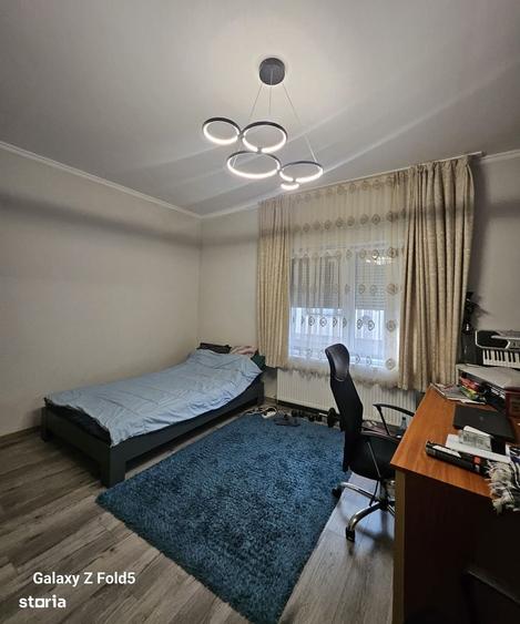 Casă cu 4 camere cu Teren 240 Mp în Central