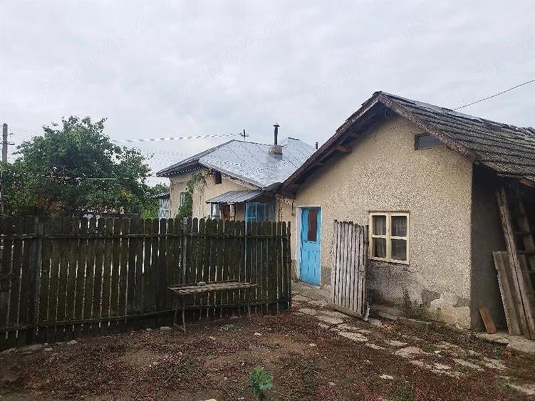 Casă individuală cu 4 camere cu Teren 4000 Mp în Calopăr
