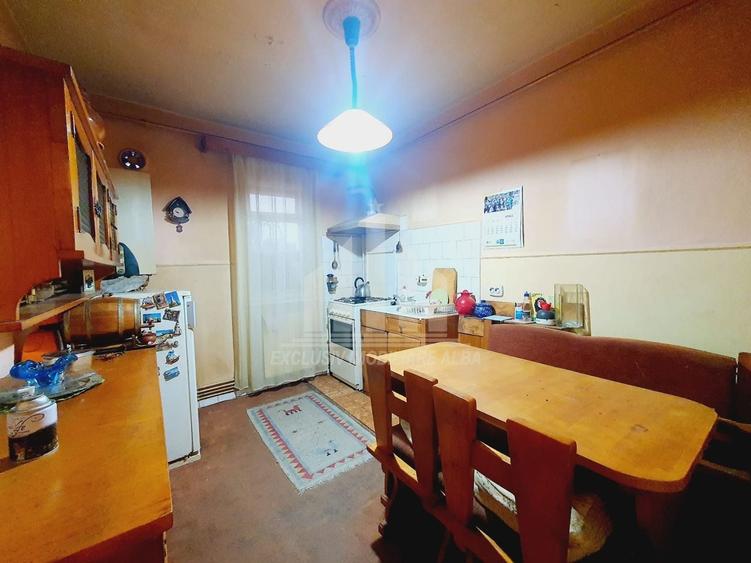 Apartament cu 3 camere decomandat în Cetate