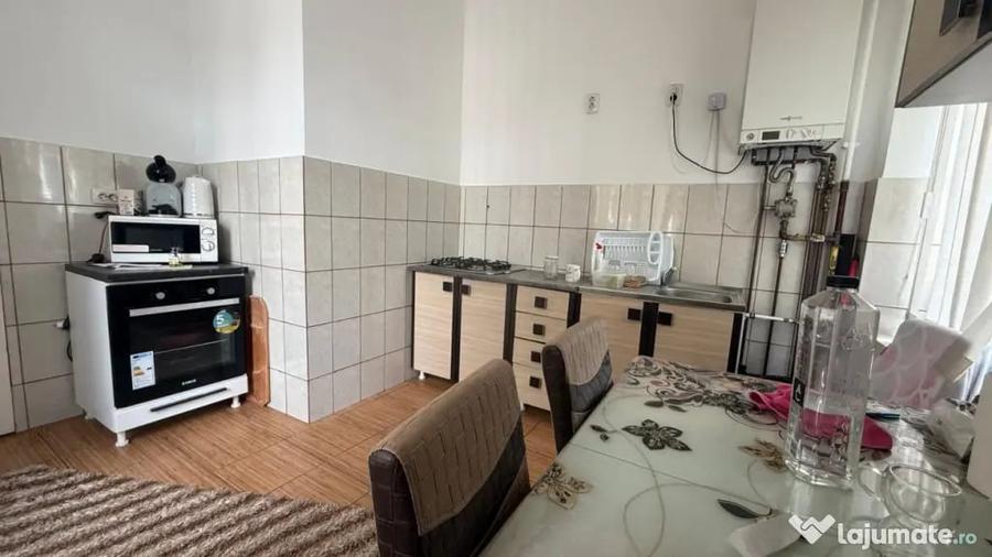 Apartament cu 2 camere semidecomandat în Central