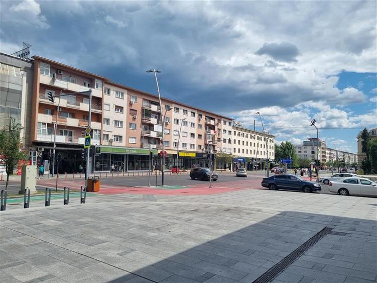 Spațiu comercial, de 335 mp, în Ultracentral