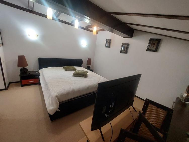 Casă cu 6 camere cu Teren 1200 Mp în Ostratu