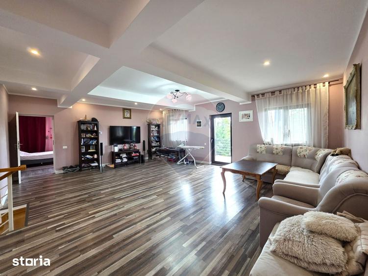 Casă cu 7 camere cu Teren 3200 Mp în Merei
