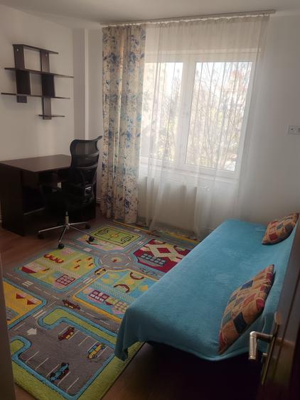 Apartament cu 3 camere decomandat în Tudor
